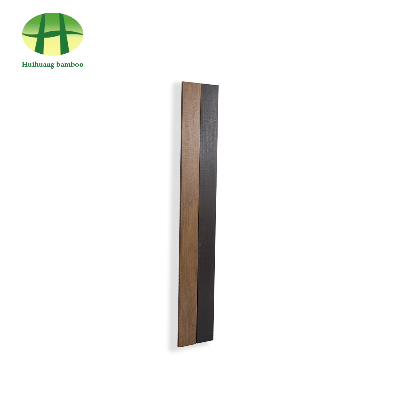 Suelo de bambú pesado brillante de color natural.