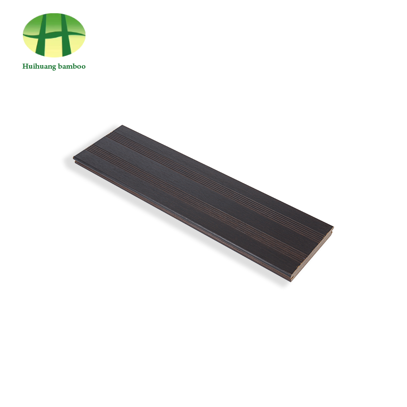 Suelos de bambú color carbonizado.